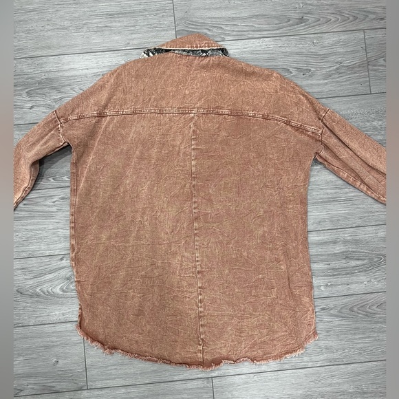 Button down snake print shirt - Picture 2 of 8